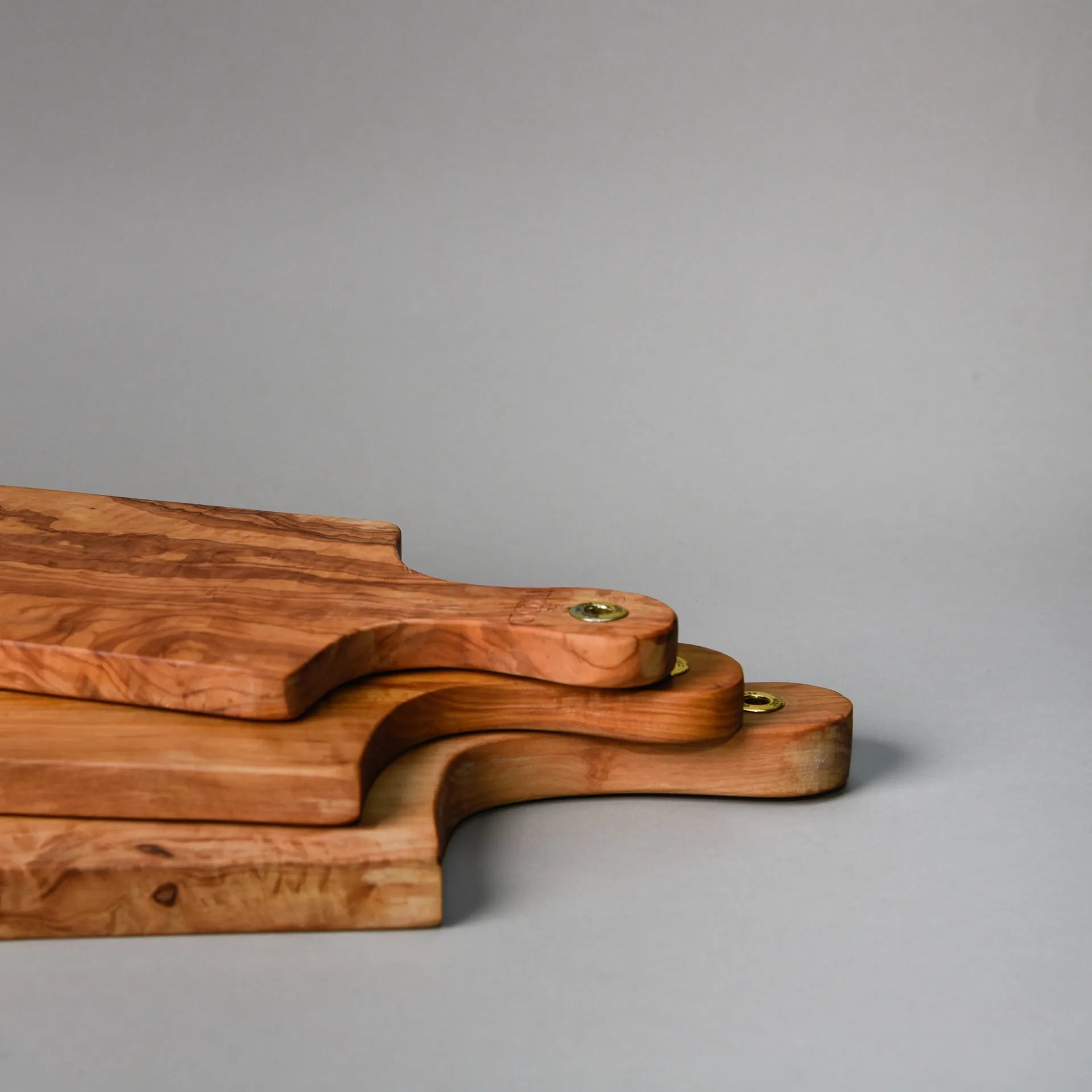 taglieri in legno di olivo dal design naturale ed elegante